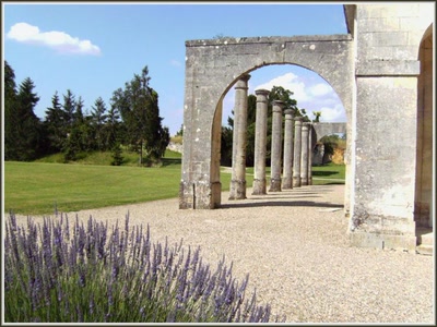Résultat de recherche: Chateau du Bouilh (Gironde) Colonnade