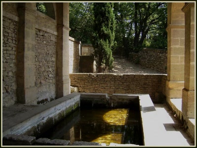 Lavoir à Vers-Pont-du-Gard (30)