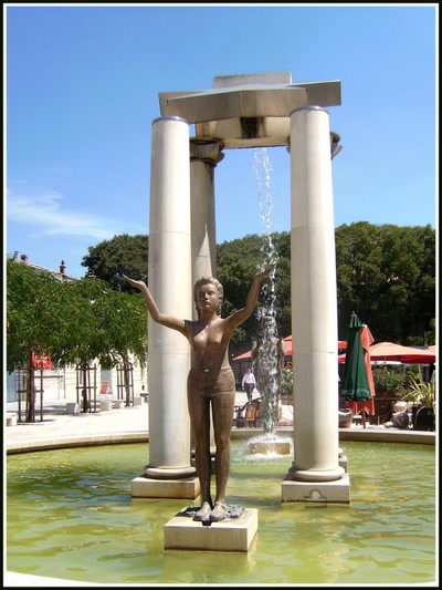 Résultat de recherche: Nîmes (30) - Fontaine