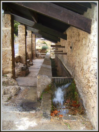 Tourtour (83) - Fontaine-lavoir