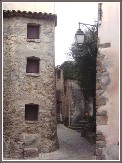 Résultat de recherche: Tourtour (83) - Une rue