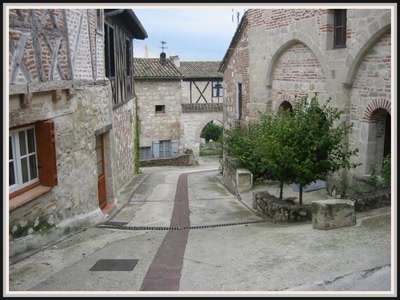 Rue à Monflanquin (47)