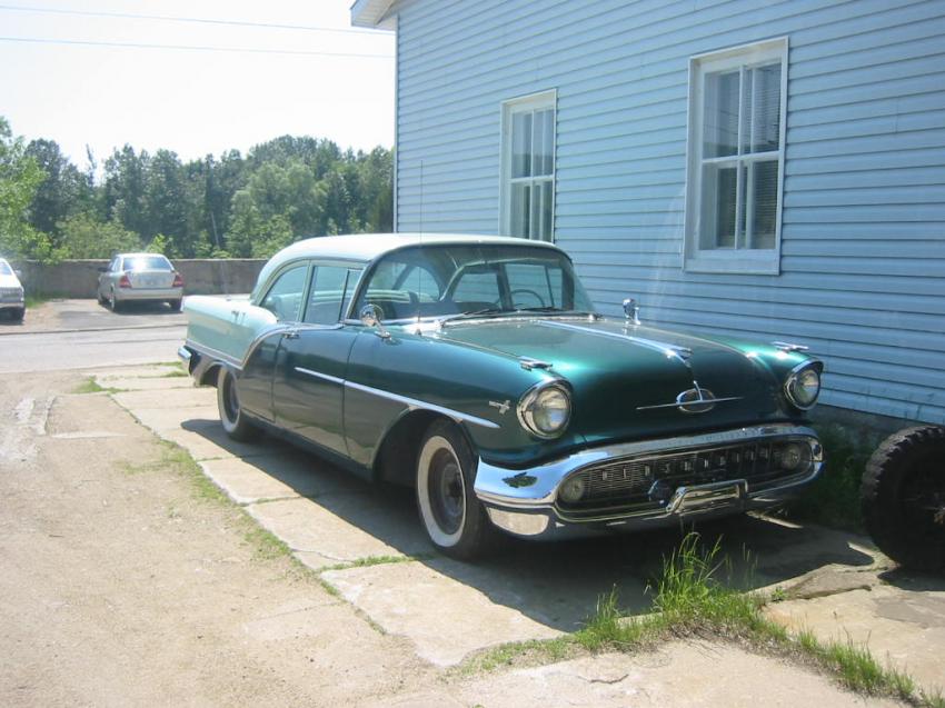 Voiture ancienne à Baie-St-Paul (Québec)