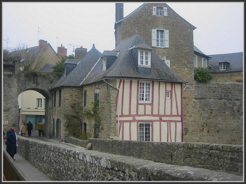 Vannes (56) Porte dans les remparts