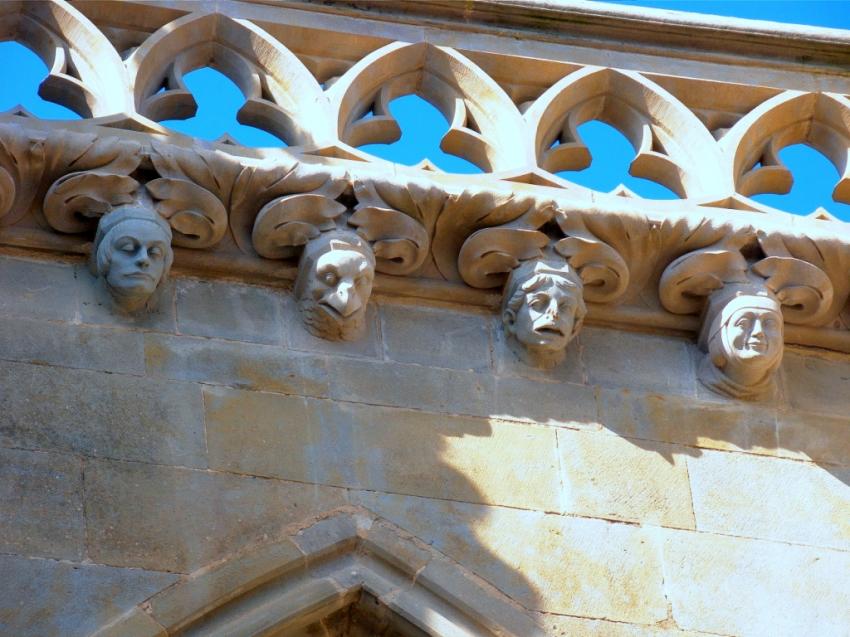 4 tètes de cathédrale