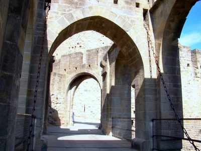 Résultat de recherche: entree dans la citee