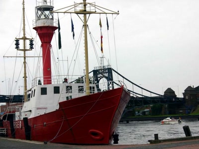 Œuvre de marin: bâteau phare