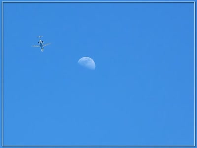 Avion et lune