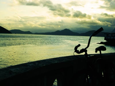 Œuvre de EinKurogane: Stopping to Appreciate the sea