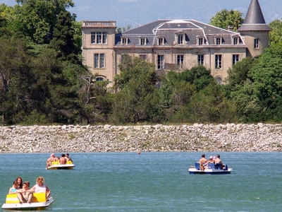 Résultat de recherche: chateau en bord de lac
