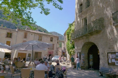 Œuvre de Ondine: St-Guilhem-le-Désert (Hérault), la Place