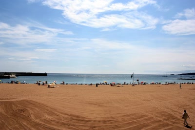 Résultat de recherche: Sous un soleil brûlant.