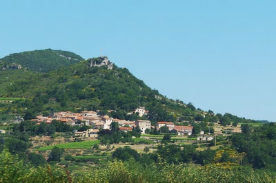 Œuvre de Ondine: Un joli village : Poujols (34)