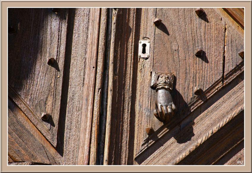 Portail de l'église de Tournemire.