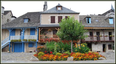 Argentat (19) Le long des quais