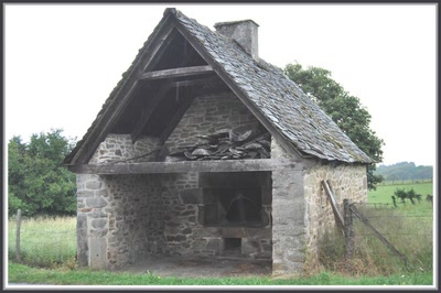 Résultat de recherche: La Chapelle St-Géraud - Le four communal