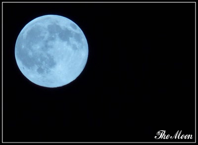 Œuvre de komotion: The moon