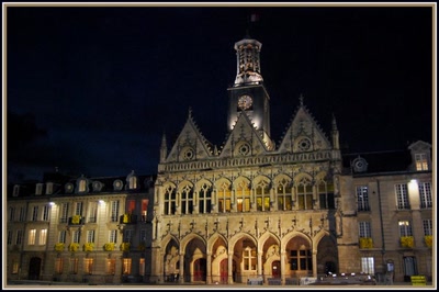 St-Quentin (02) Hôtel de ville la nuit