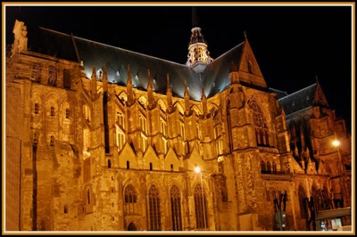 Résultat de recherche: St-Quentin (02) La basilique la nuit