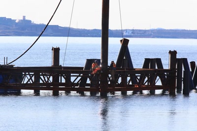 Résultat de recherche: Hommes au travail