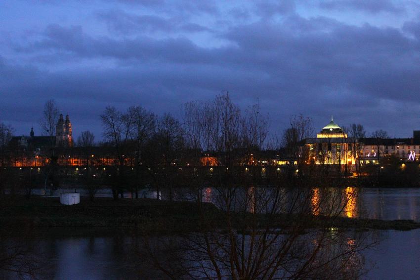 La cathédrale et la bibliothèque de Tours