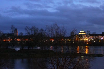 La cathédrale et la bibliothèque de Tours