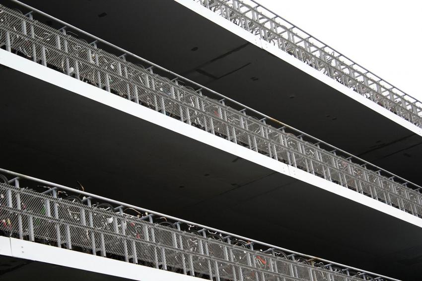 Amsterdam (42) Parking à vélos