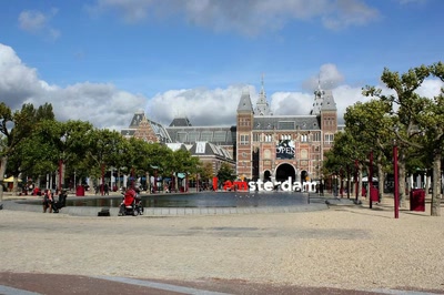 Résultat de recherche: Amsterdam (101) Plan d'eau, esplanade et musée