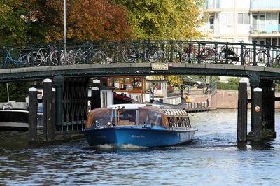 Œuvre de rami68: Amsterdam (133) Un autre bateau bleu