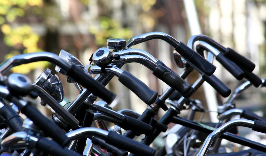 Amsterdam (150) Les vélos : Que de guidons