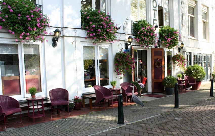 Amsterdam (151) Le héron et l'hôtel (1)