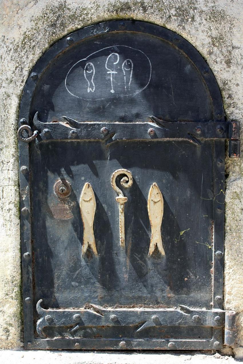 Portes (1) : Peut-être un pêcheur ? Peut-être un p