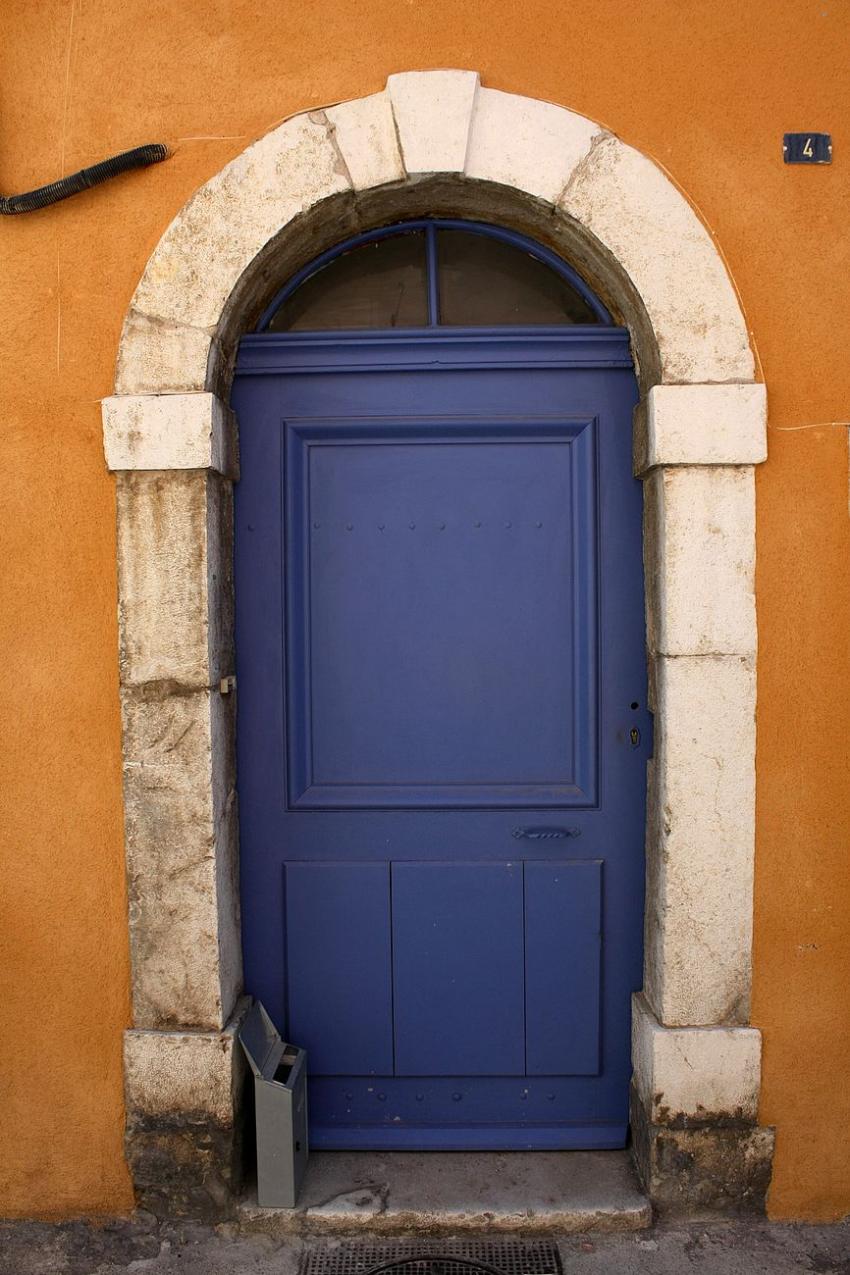 Portes (2) : Le facteur est sûrement très petit !