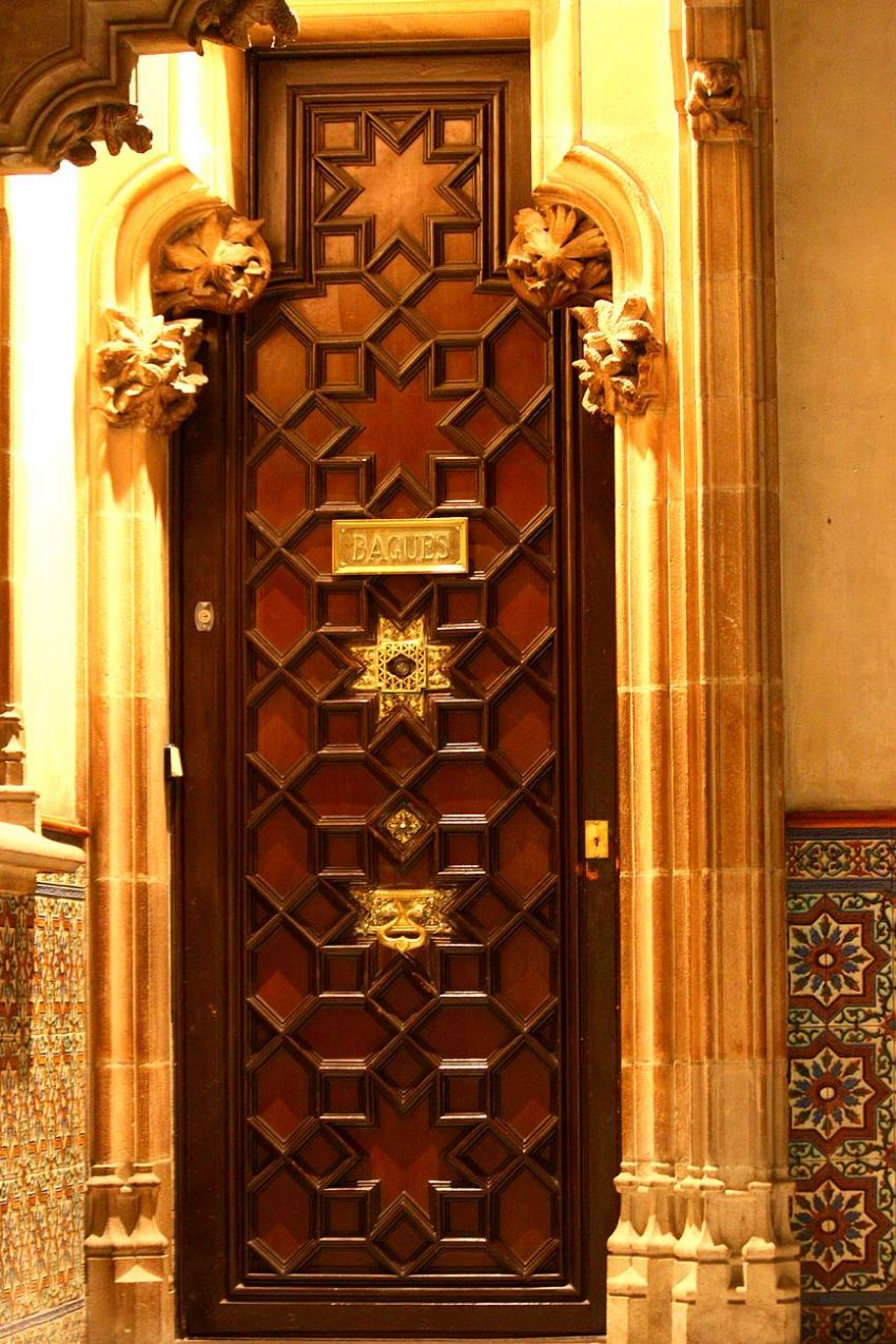 Portes (8) : Est-ce de Gaudi ? (à Barcelone)