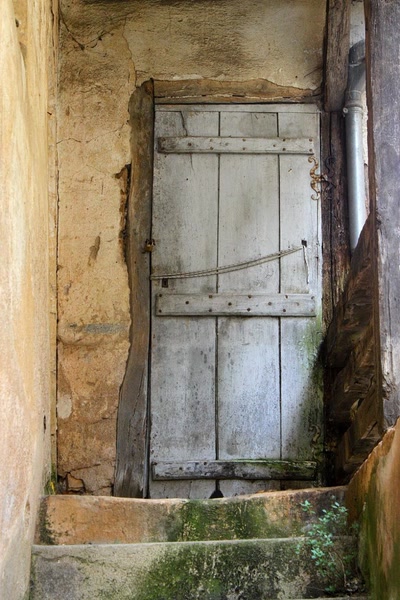 Résultat de recherche: Portes (35) :  Dans le Périgord, à Montignac (12)