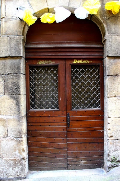 Résultat de recherche: Portes (34) :  Dans le Périgord, à Montignac (11)