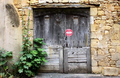 Résultat de recherche: Portes (45) : Dans le Périgord, à Montignac (22)