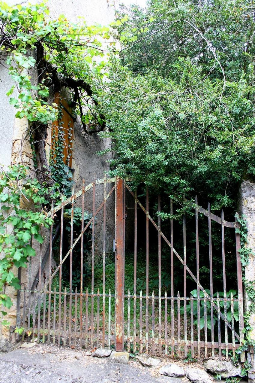 Portes (67) :  Dans le Périgord, à Montignac (44)