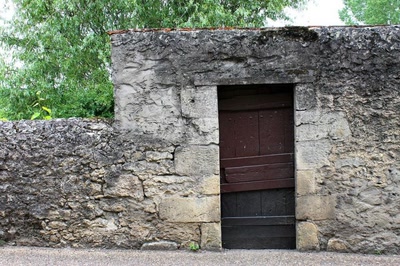 Résultat de recherche: Portes (65) :  Dans le Périgord, à Montignac (42)