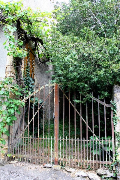 Résultat de recherche: Portes (67) :  Dans le Périgord, à Montignac (44)