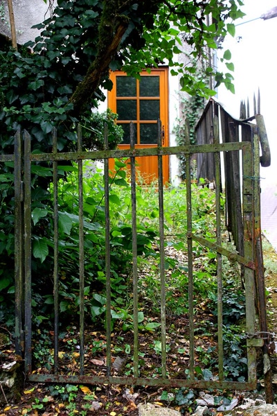 Résultat de recherche: Portes (69) :  Dans le Périgord, à Montignac (46)