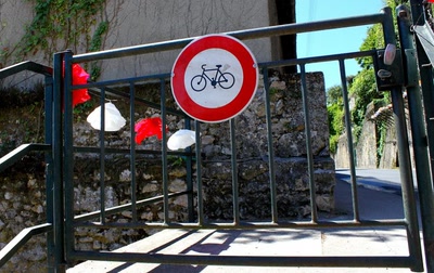 Résultat de recherche: Portes (70) :  Dans le Périgord, à Montignac (47).