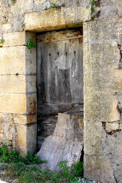 Résultat de recherche: Portes (72) :  Dans le Périgord, à Montignac (49).