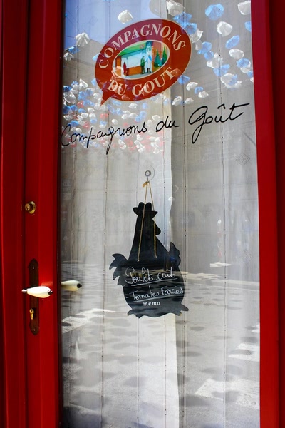 Résultat de recherche: Portes (75) :  Dans le Périgord, à Montignac (52).