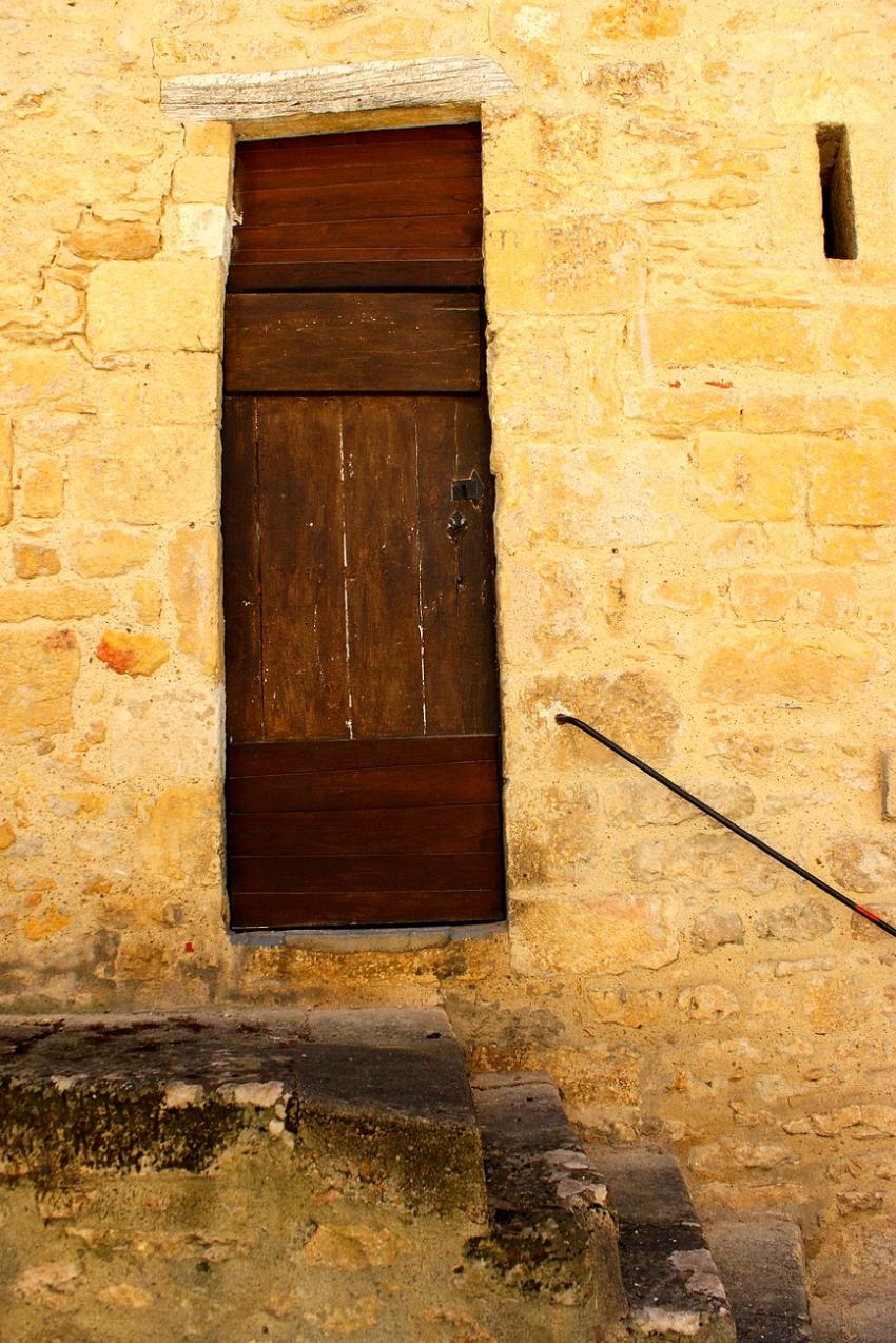 Portes (83) :  Dans le Périgord, à Montignac (60)