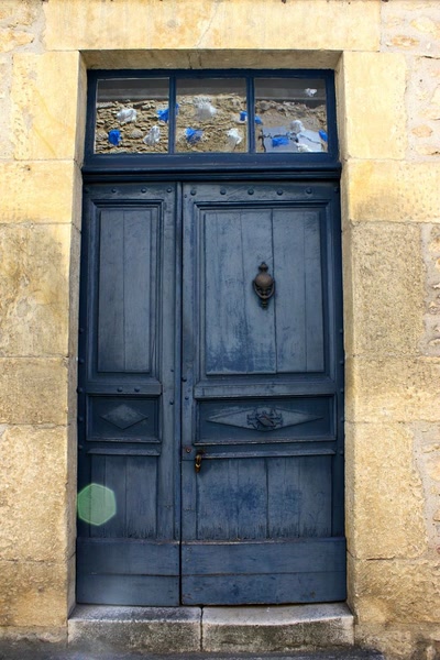 Résultat de recherche: Portes (79) :  Dans le Périgord, à Montignac (56)