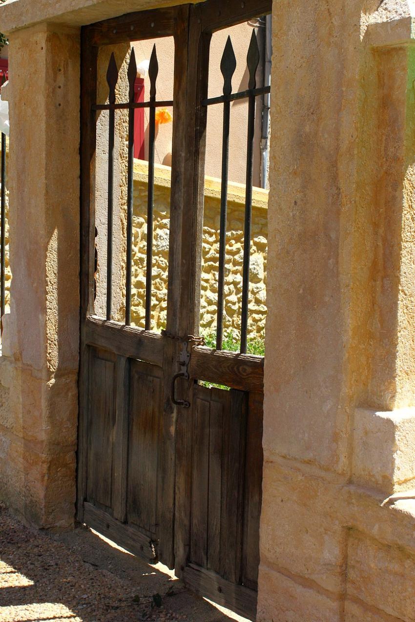 Portes (88) : Dans le Périgord, à Montignac (65)