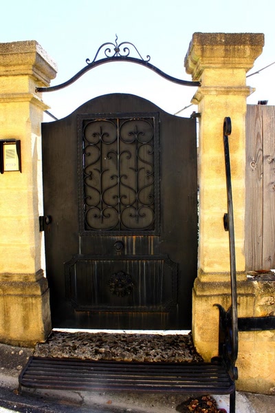 Résultat de recherche: Portes (85) : Dans le Périgord, à Montignac (62)