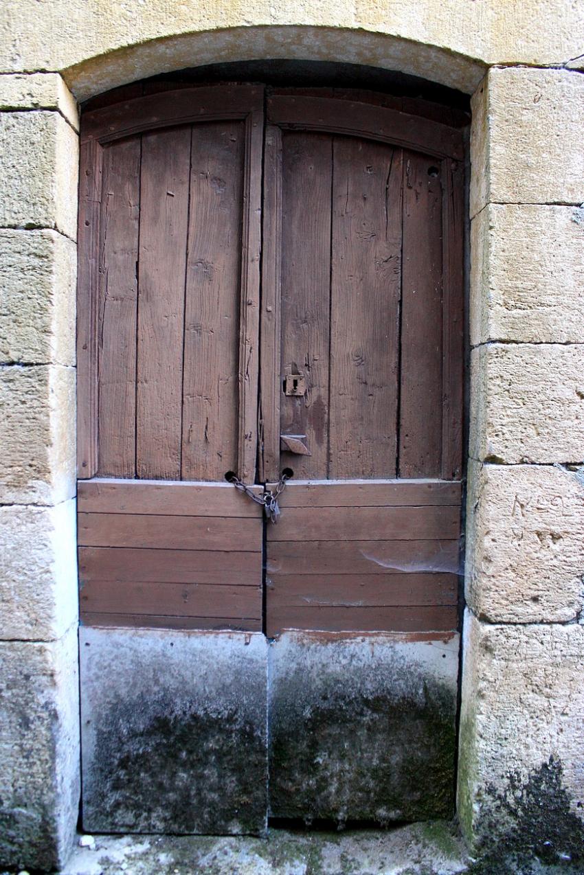 Portes (94) : Dans le Périgord, à Montignac (71)