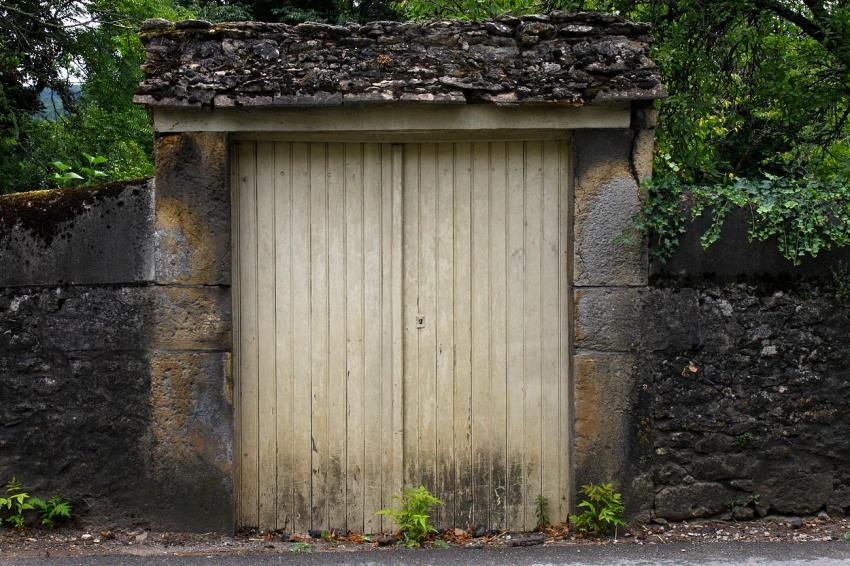 Portes (103) : Dans le Périgord, à Montignac (80)